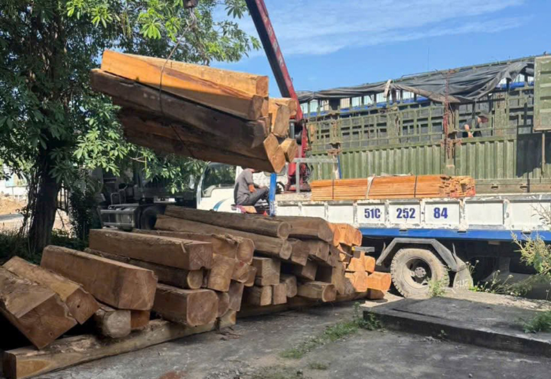 Gỗ teak (tếch) Lào